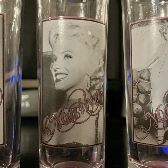Marilyn Monroe Shot/Drinking Glass By Bernard of Hollywood Pink Bottom - Picture 4 of 7